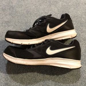 Nike Downshifter 6 Men’s size 9.5- like new